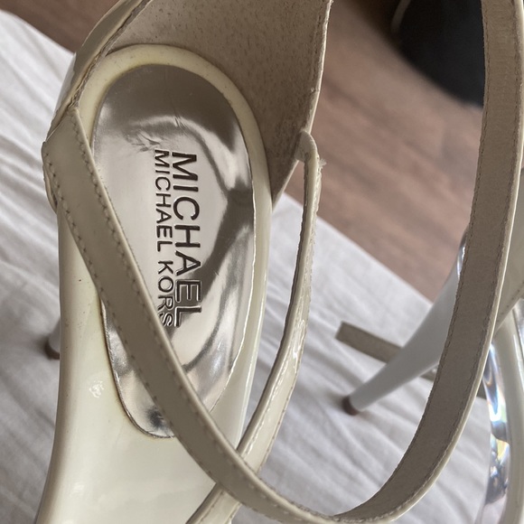 Michael Kors Size 8 patent leather Heels with straps and clear bottom - Picture 3 of 9